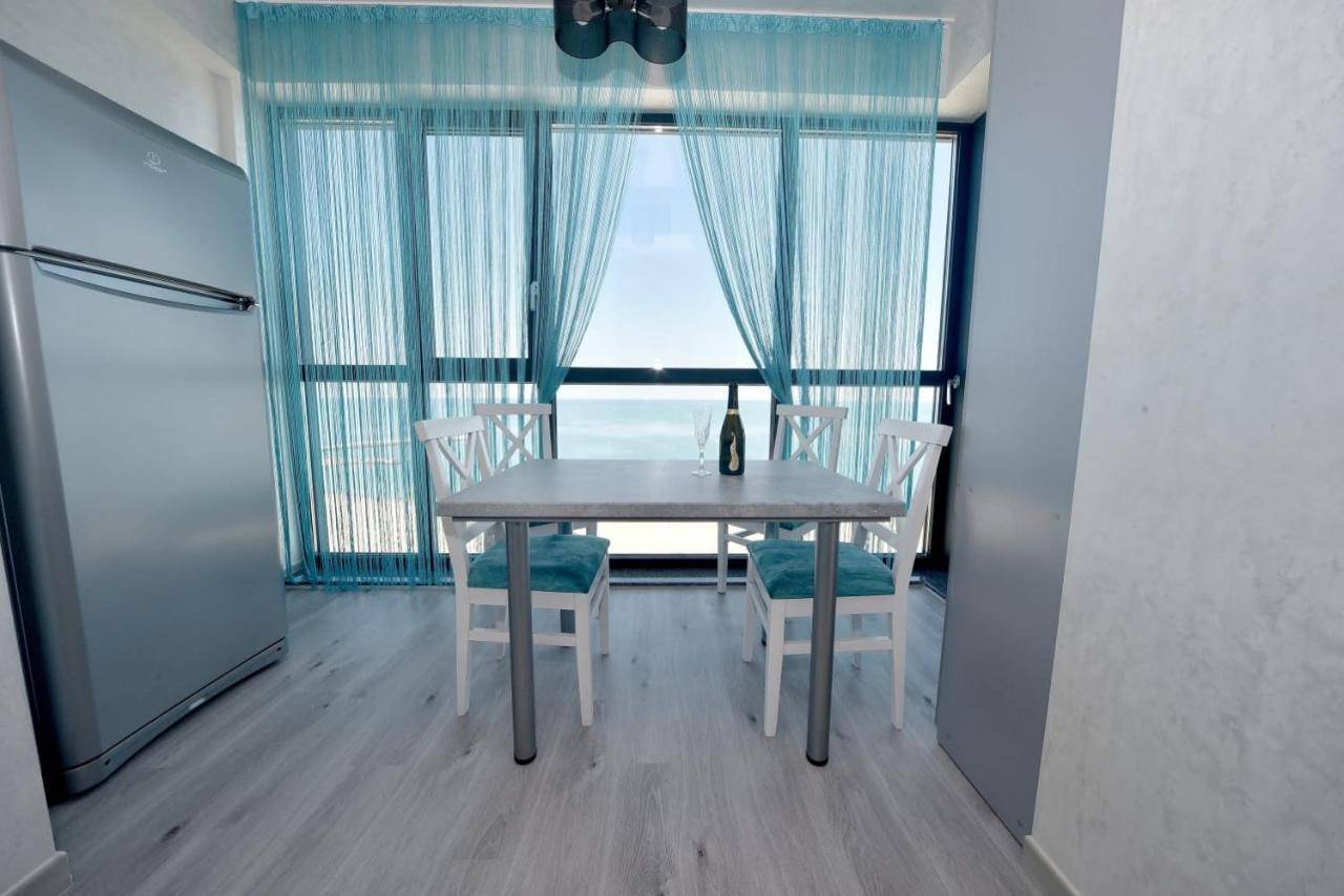 Turquoise By The Sea Apartment Constanta Exterior photo